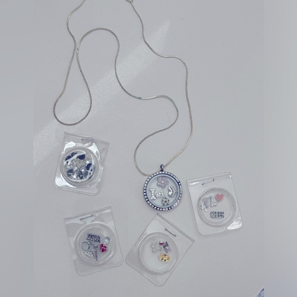 Origami Owl Locket Necklace w/5Charm Sets